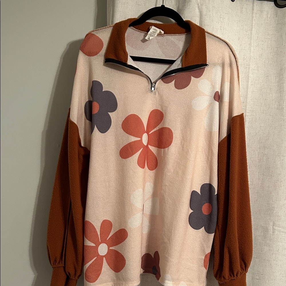 BiBi White and Tan Knit Top